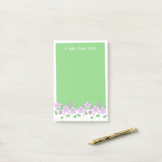 Fleurs Lilac et notes vertes post-it (Sur un bureau)