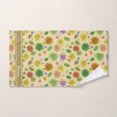 Fleurs modernes chic et texte sur beige champagne (Serviette à main)