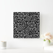 Fleurs noir foncé Horloge murale (Maison)