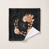 Fleurs noir marron et pêche avec monogramme (Gant de toilette)