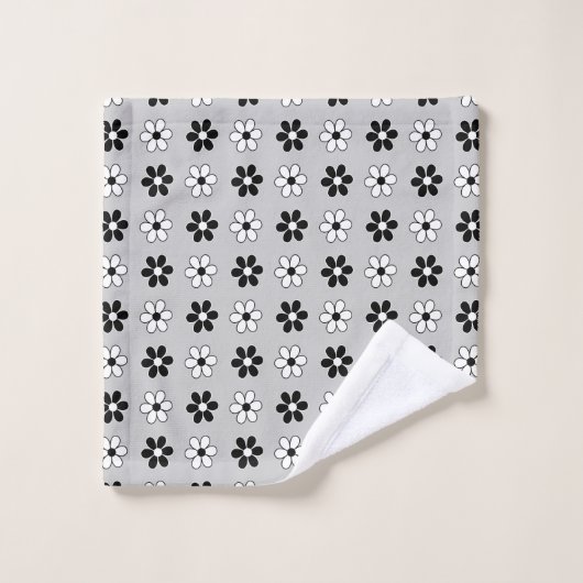 Fleurs noires et blanches modernes sur gris argent (Gant de toilette)