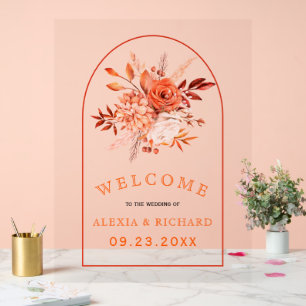 Fleurs orangées et arche fleurie accueil mariage