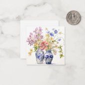 Fleurs Pastel Dans Vases Delft Carte Note Plat (Devant/Arrière en situation)