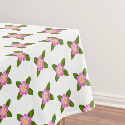 Fleurs roses et feuilles vertes sur nappe blanche (In Situ)