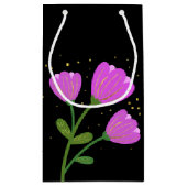 Fleurs roses sur sac cadeau noir (Dos)