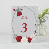 fleurs rouges et blanches numéro de table (Debout devant)
