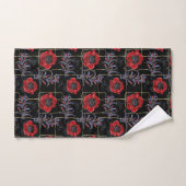 Fleurs rouges sur le noir. (Serviette à main)
