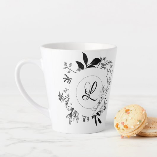 Fleurs sauvages Doodles Monogramme Latte Mug (En situation)