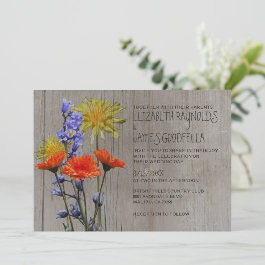 Fleurs sauvages rustiques épousant des invitations (Debout devant)