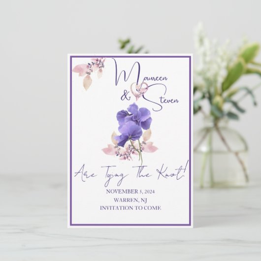 Fleurs Violettes Enregistrer La Carte Mariage Date (Debout devant)