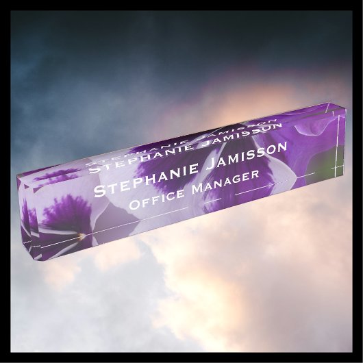 Fleurs violettes Nom et titre Nom du bureau Plaque