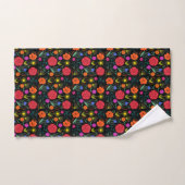 Fleurs vives et colorées sur le noir (Serviette à main)