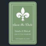 Flexible Moss Green Fleur de Lis Économisez la date Magnet<br><div class="desc">Élégant et simple,  enregistrez l'aimant flexible date avec une fleur de lis contre un arrière - plan vert mousse. Ce design est un choix unique pour annoncer un mariage moderne. Facile à customiser avec vos détails mariages. Cliquez sur "Customiser" pour trouver d'autres options de personnalisation.</div>