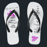 Flip Flops de mariée mariage Nom de la date person<br><div class="desc">Cette conception a été créée par art numérique. Elle peut être personnalisée en cliquant sur le bouton personnaliser et en modifiant la couleur, en ajoutant un nom, des initiales ou vos mots préférés. Contactez-moi à l'adresse colorflowcreations@gmail.com si vous souhaitez que ce design soit disponible sur un autre produit. Achetez ma...</div>