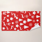 Flocon de neige blanc de Noël sur bakcgrou rouge a (Serviette de bain)