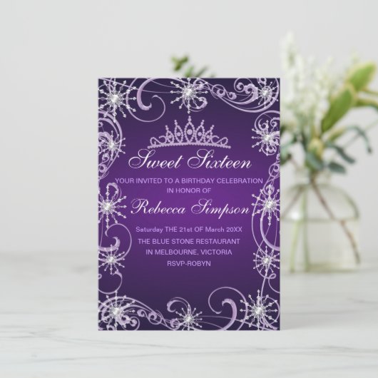 Flocon de neige violet Shimmer Invitation d'annive (Debout devant)