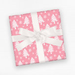 Flocon de neige Whimsical Christmas Tree Rose Blan<br><div class="desc">Ce joli rouleau de papier d'emballage rose et blanc de Noël,  présente un arbre de Noël fantaisiste et un motif de flocon de neige.</div>