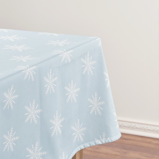 Flocons de neige blancs sur la nappe bleue de Noël (In Situ)