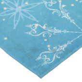 Flocons de neige sur la nappe bleue (Angle)