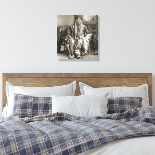 Flora Thundercloud Funmaker Canvas Print (Insitu (Slaapkamer))