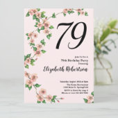 Floral 79e anniversaire Invitation en rose (Debout devant)