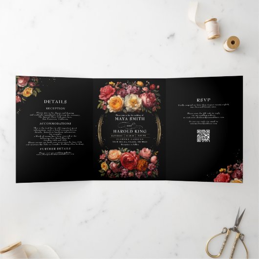 Floral Botanical Black Moody Luxe Huwelijk Drieluik Uitnodiging (Binnen)