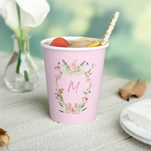 Floral Crest Monogram Roze Baby shower Papieren Bekers (Insitu)