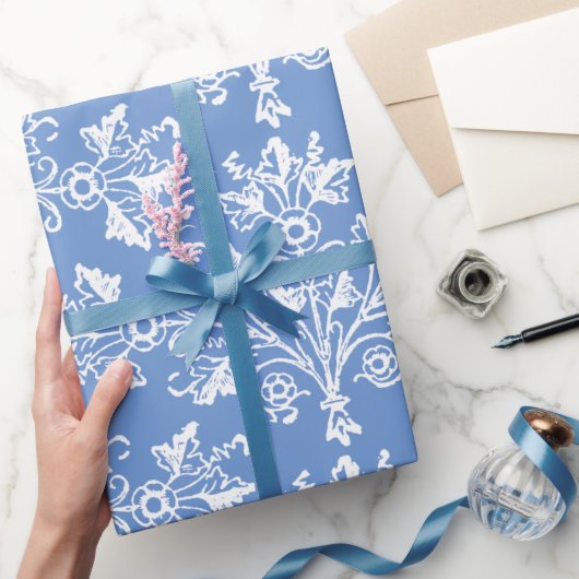  Floral Damask White en Cornflower Blue Cadeaupapier (Geschenken)