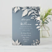 Floral d'hiver blanc et bleu faire-part de mariage (Debout devant)