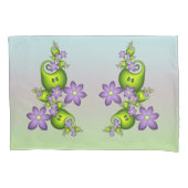 Floral Fantasy Lila Flowers Green Shapes Fractal Kussensloop (Voorkant-Links)