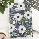 Floral Fleurit Personnalisé<br><div class="desc">Organisez votre vie avec cette belle marine fleurit fleuris fleuris fleuris personnalisé planificateur. Parfait pour les femmes qui apprécient les designs élégants et dynamiques, ce planificateur combine fonctionnalité et touche de nature. Le motif floral chic et l'arrière - plan sophistiqué de la marine font de votre aménagement quotidien une affaire...</div>