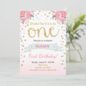 Floral invitation de premier anniversaire fille ro (Debout devant)