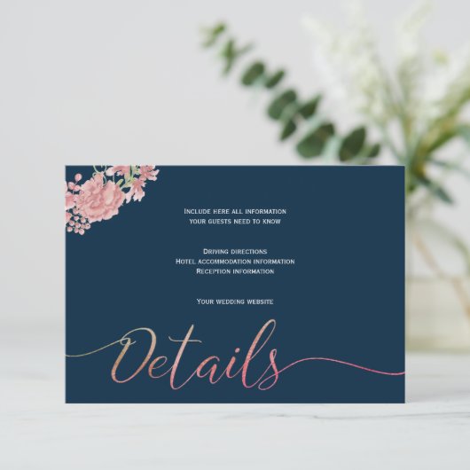 Floral navy blush script bruiloft gastgegevens informatiekaartje (Staand voorkant)