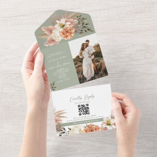Floral Peach & Sage Green Huwelijksuitnodiging All In One Uitnodiging (Afscheurbaar)