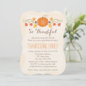 Floral Pumpkin Monogrammed Thanksgiving Dinner Kaart (Staand voorkant)
