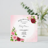 Floral rose et rouge Roses Quinceanera Invitation (Debout devant)