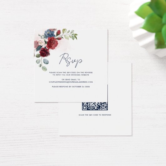 Floral Script QR Code Modern Wedding RSVP Kaart (Bureau)
