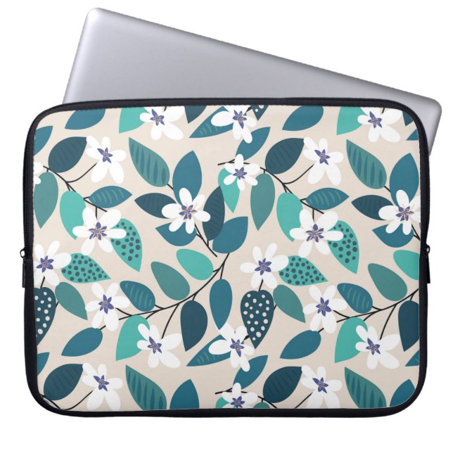 Floral seamless pattern. Beautiful white Laptop Sleeve (Voorkant)