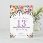 Floral Surprise 13e anniversaire Invitation violet (Debout devant)