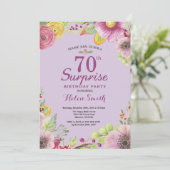 Floral Surprise 70e Anniversaire Invitation Violet (Debout devant)