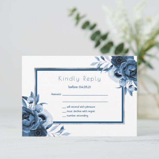 flores bleu marine mariage chic blanc RSVP (Debout devant)