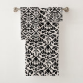 Flourish Damask Pattern Black on Cream (En situation)
