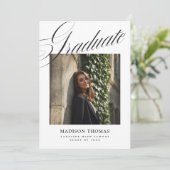 Flowy Typography Graduation Invitation (Debout devant)