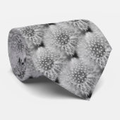 Fluffy Black en White Dandelions Natuur Stropdas (Opgerold)