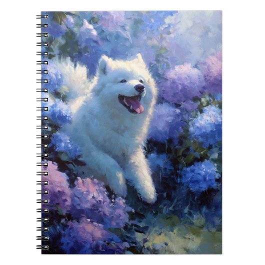 Fluffy Chien blanc parmi le Carnet Blue Hydrangeas (Devant)