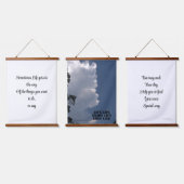 Fluffy Clouds Blue Sky Live Life Gedicht Hangend Wandkleed (Driedubbel)