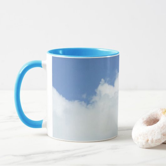 Fluffy Clouds in Bright Blue Sky Mok (Met donut)