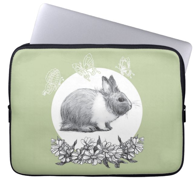 Fluffy hare met vlinders op groene achtergrond laptop sleeve (Voorkant)