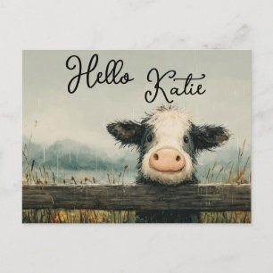 Fluffy Koe die over een hek gluurt in de regen Briefkaart