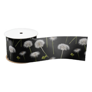 Fluffy paardenbloemen op zwart lint